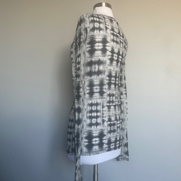 BCBGMAXAZRIA Agda Longsleve Abstract Print Casual Black White Mesh Top Blouse - Picture 3 of 7